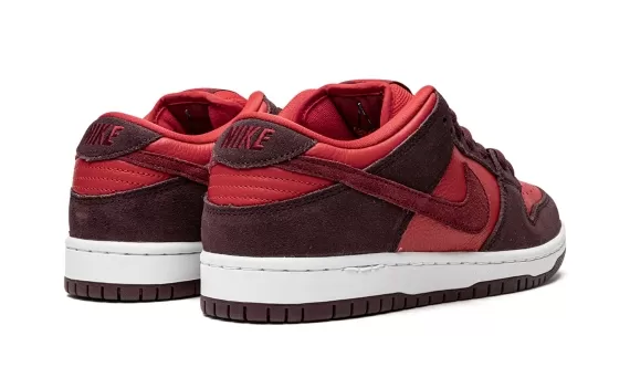 SB Dunk Low - Cherry