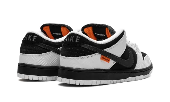 SB Dunk Low - TIGHTBOOTH